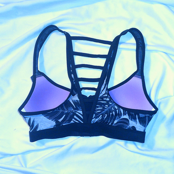 PINK VS Ultimate Sports Bra - Picture 5 of 6